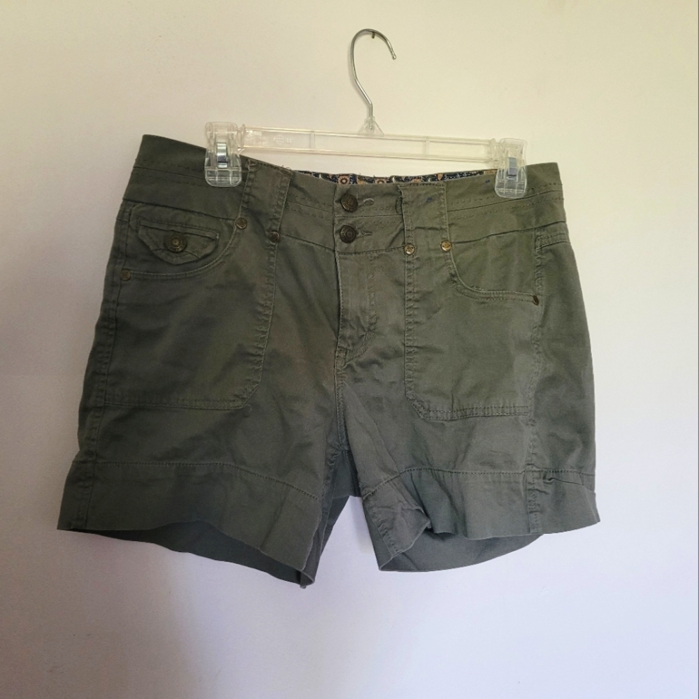 Women's olive green cargo shorts size 8